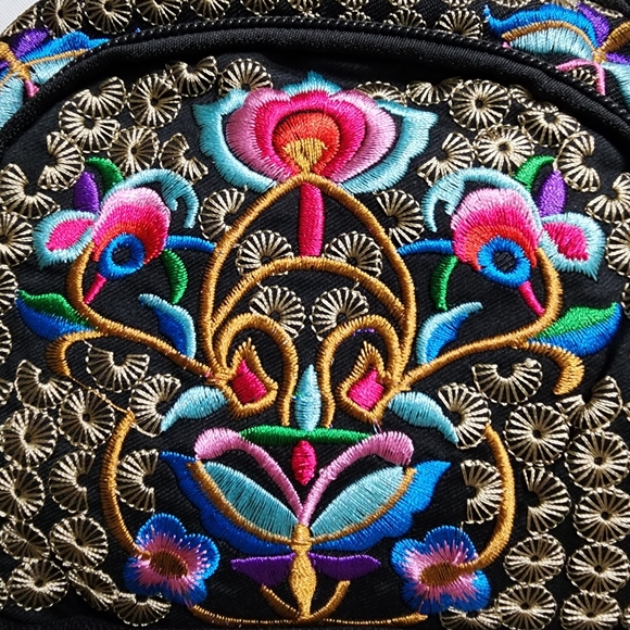 Embroidered Crossbody Bag NWT - Picture 5 of 6